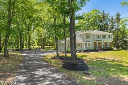 19 Victoria Dr, Annandale, NJ 08801-3419
