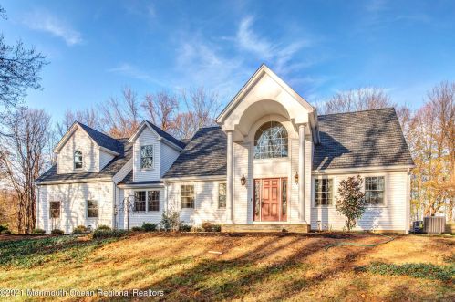 12 Indian Creek Rd, Holmdel Village, NJ 07733-1208