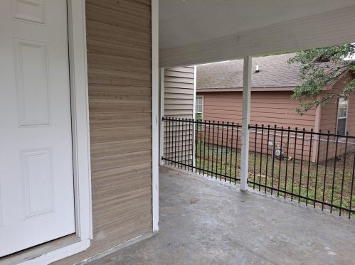 910 Tucker St, Fort Worth TX  76104-1421 exterior