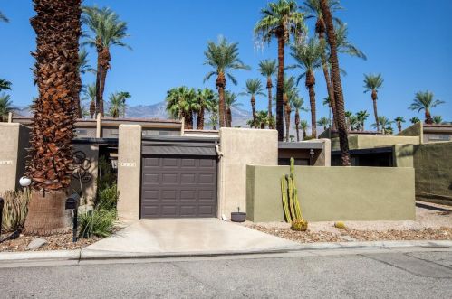 2783 Palm Oasis St, Palm Springs, CA 92264-6447