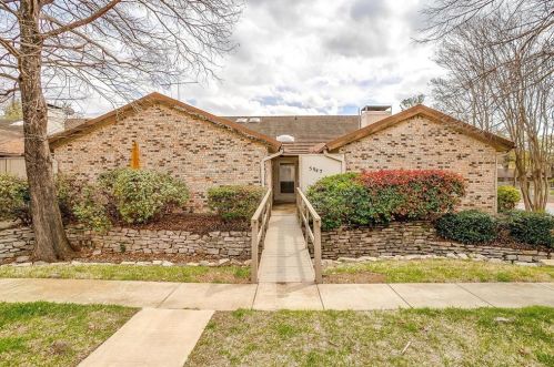 5947 Chimney Wood Cir, Fort Worth TX  76112-3030 exterior