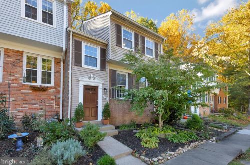 8387 Uxbridge Ct, Springfield VA  22151-1724 exterior