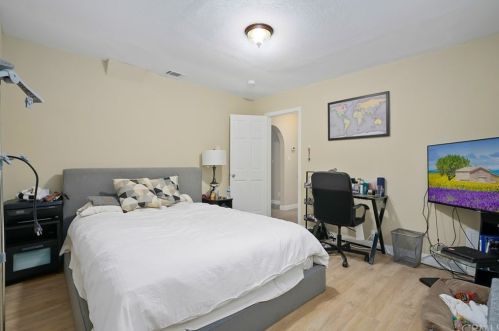 611 Broadway, Anaheim CA  92805-4101 exterior