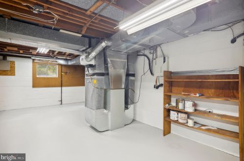 1221 Pinecrest Cir, Silver Spring MD 20910-1626 exterior