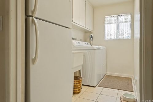 2633 Sovereign Way, Riverside CA  92506-5121 exterior