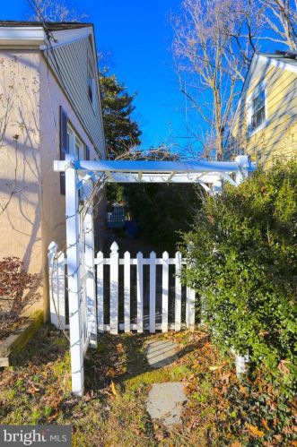 10610 Dunmoor Dr, Silver Spring MD 20901-1518 exterior