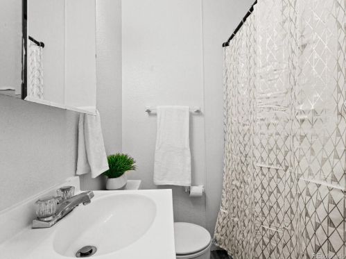 2111 8 Ave, Greeley CO 80631-7007 exterior