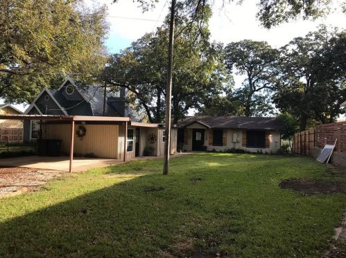 7360 Love Cir, Fort Worth TX  76135-4327 exterior