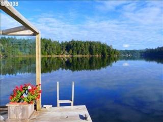 4973 Lake Shore Dr, Florence, OR 97439-8402