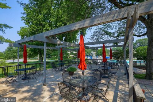 185 Valleybrook Dr, Lancaster PA  17601-4620 exterior