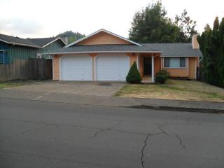 256 72nd St, Springfield, OR 97478-7422