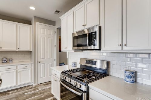 203 Kewaunee Way, Aurora CO 80016-4327 exterior