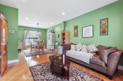 1 Kent Ct, Jackson Twp, NJ 08527-6200