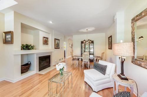 1801 Westleigh Dr, Glenview, IL 60025-7611