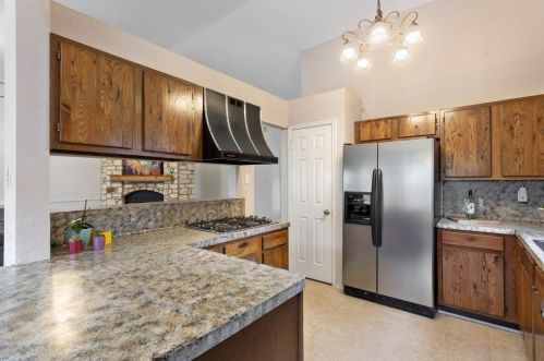 3904 Beaconsdale Dr, Austin TX  78727-2956 exterior