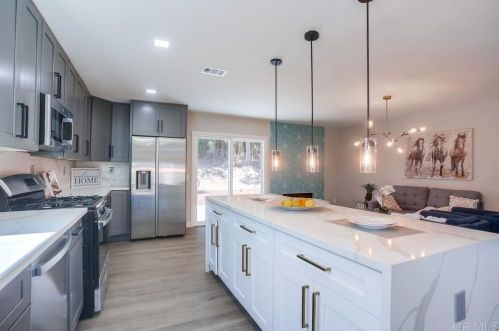 1461 Darwin Dr, Oceanside CA  92056-3042 exterior