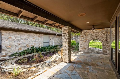 8429 Adirondack Trl, Austin TX  78759-7937 exterior