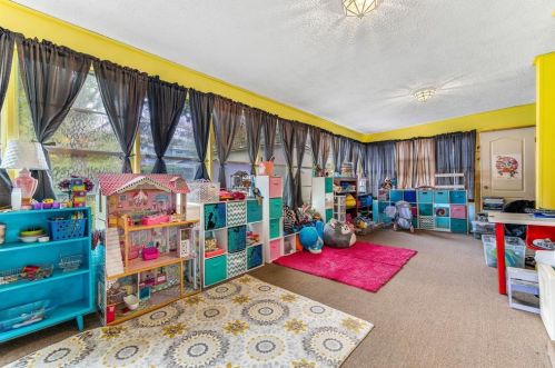 1225 Oriole Ln, Garland TX 75042-8024 exterior