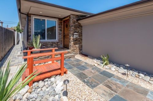 4717 134th St, Hawthorne, CA 90250-5721