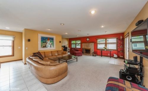 411 Chateau Dr, Buffalo Grove, IL 60089-1793