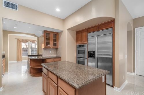 7300 Chateau Rdg Ln, Riverside CA  92506-7542 exterior