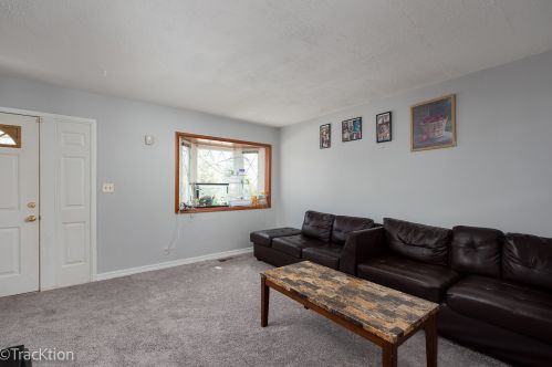 216 Tanglewood Dr, Streamwood, IL 60107-1256