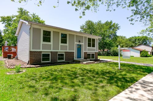 831 Tamms Ln, Lemont, IL 60440-1621