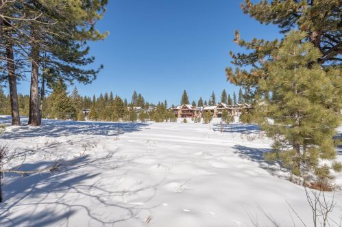 10240 Valmont Trl, Truckee CA  96161-2072 exterior