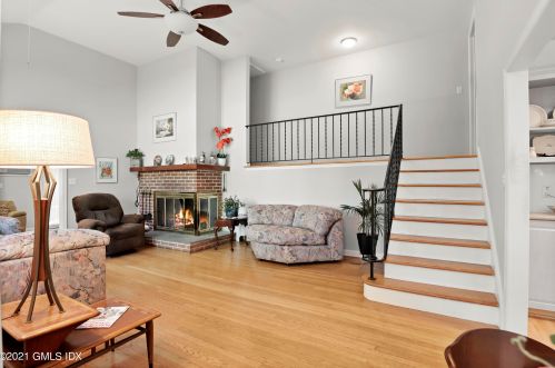 6 Old Orchard Rd, Riverside, CT 06878-1007