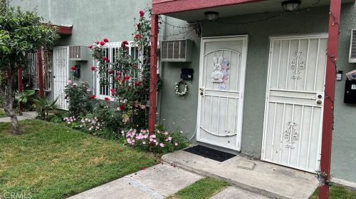 2101 Pacific Ave, Santa Ana CA  92706-2436 exterior