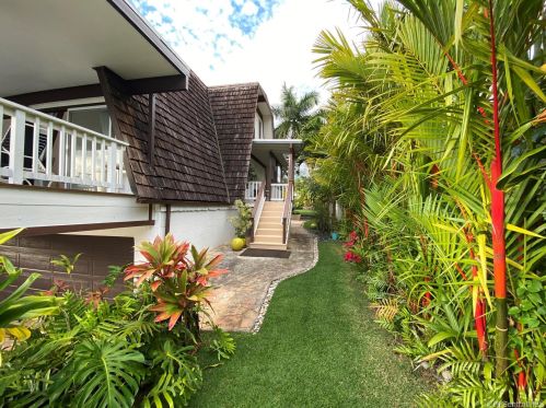 3310 Niolopua Dr, Honolulu, HI 96817-1051