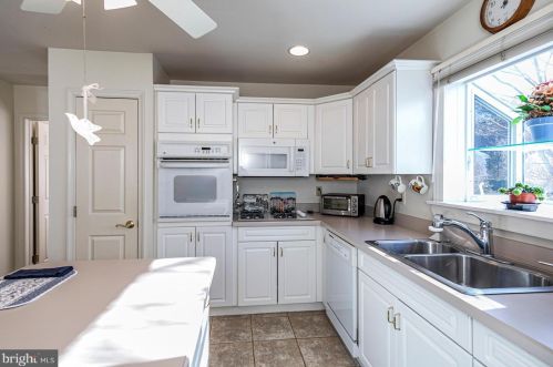 2 Birchwood Ct, Princeton NJ  08540-5041 exterior