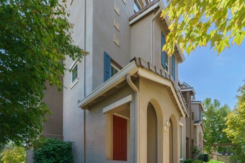 73 Ede Ln, Milpitas, CA 95035-6297