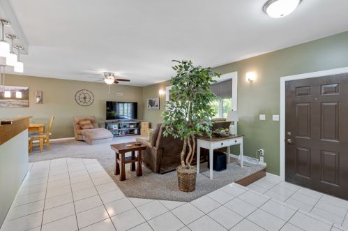 214 Highland Ave, Pingree Grove IL  60140-9456 exterior