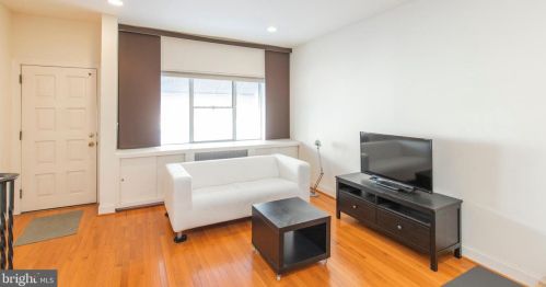 2544 12th St, Philadelphia, PA 19133-1127