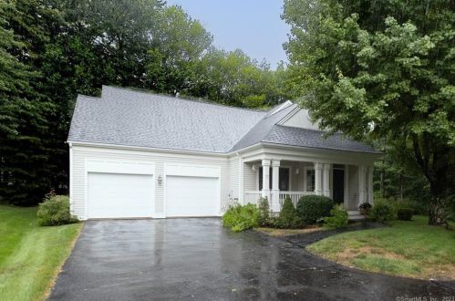 17 Caveson Ct, Waterbury, CT 06762-3450