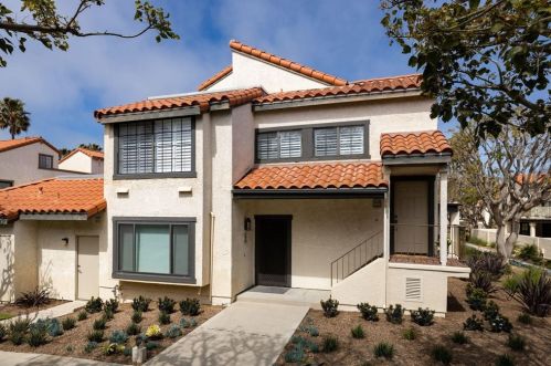 1954 San Tropez Cir, Oxnard, CA 93035-3645
