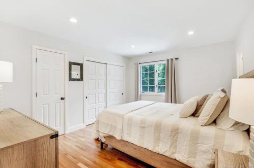 35 Hilltop Rd, Norwalk CT  06854-5001 exterior