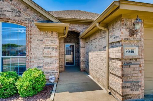 9040 Winding River Dr, Fort Worth, TX 76118-7755