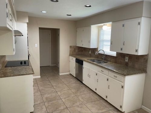 11126 Creekmere Dr, Dallas TX  75218-1951 exterior