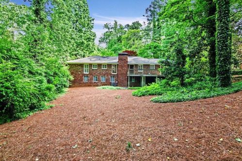 100 Finchley Ct, Atlanta GA  30328-2034 exterior