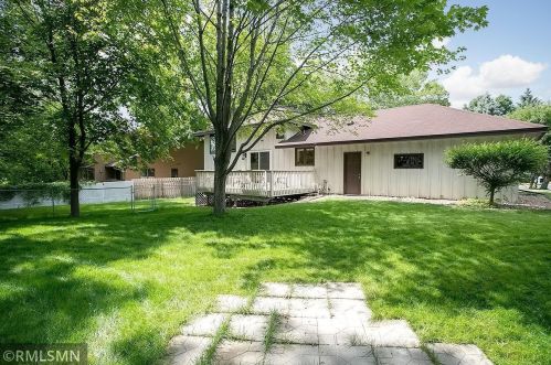 1486 Briarknoll Dr, Saint Paul MN  55112-1975 exterior
