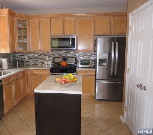 32 Winding Hill Dr, Hackettstown, NJ 07840-5671