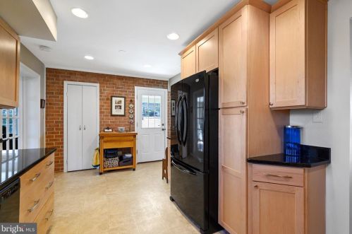 6705 Little Ann Ct, Springfield VA  22152-2629 exterior