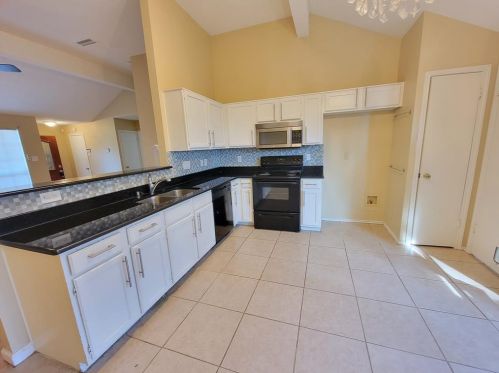 717 Lemons St, Cedar Hill TX 75104-7933 exterior