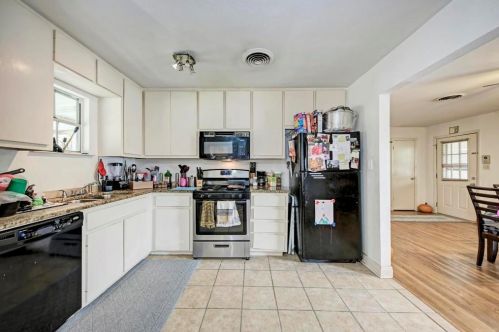 810 Sledge St, Uhland TX 78640-5609 exterior