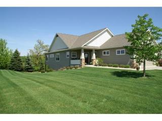 936 Firesteed Rdg, Minnetrista, MN 55387