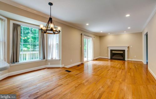 7107 Dudrow Ct, Springfield VA  22150-4442 exterior