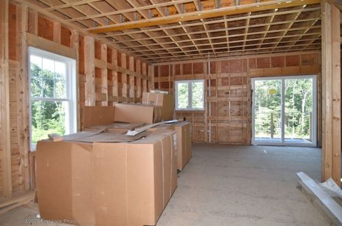 182 Leger Ln, Tiverton, RI 02878-3802