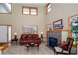 3845 Ridge Dr, Saint Paul, MN 55123-2456